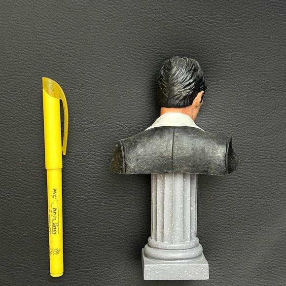 Scarface bust. - Picture 2 of 2